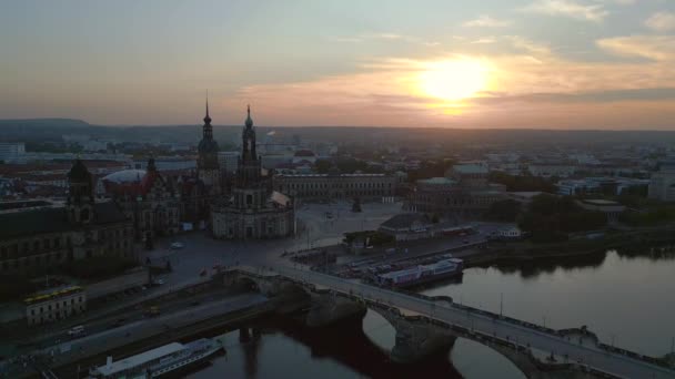 Захід Сонця Дрезденський Собор Міст Річка Спускається Безпілотник Пейзажні Кадри — стокове відео