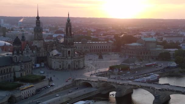 Sunset City Dresden Cathedral Γέφυρα Ποταμού Κύκλος Drone Πλάνα Τοπίο — Αρχείο Βίντεο