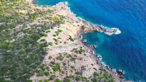 Klif Wandeling Ibiza Eiland Toren Zonsondergang Spanje Drone Camera Wijst — Stockvideo