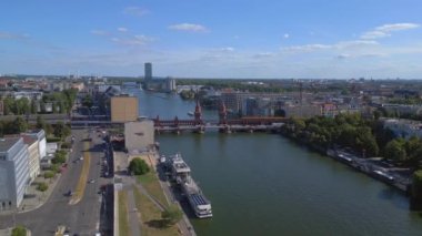 Berlin Oberbaum Köprüsü Doğu Batı Almanya sınırı. Yüksek kalite 4K görüntü aktarımı
