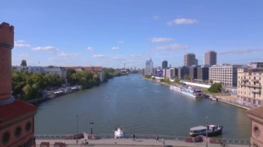 Berlin Oberbaum Köprüsü Doğu Batı Almanya sınırı. Yüksek kalite 4K görüntü aktarımı