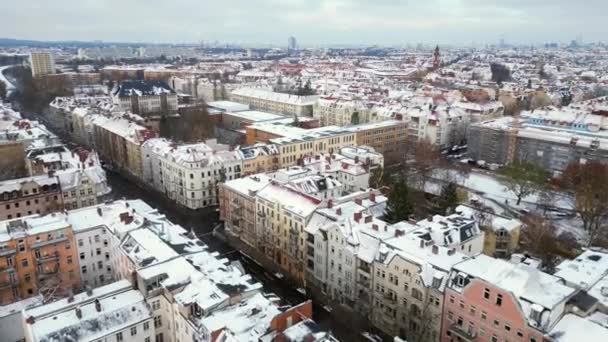 Invierno Nevado Berlín Techos Nevados Cielo Nublado Rampa Velocidad Hyperlapse — Vídeos de Stock