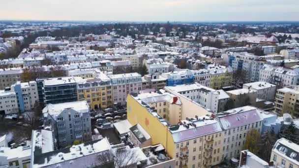 Invierno Nevado Berlín Techos Nevados Cielo Nublado Rampa Velocidad Hyperlapse — Vídeos de Stock
