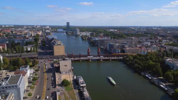 Berlin Oberbaum Most Rzeka Spree Wschodnioniemieckiej Granicy Przegląd Panoramy Dron — Wideo stockowe