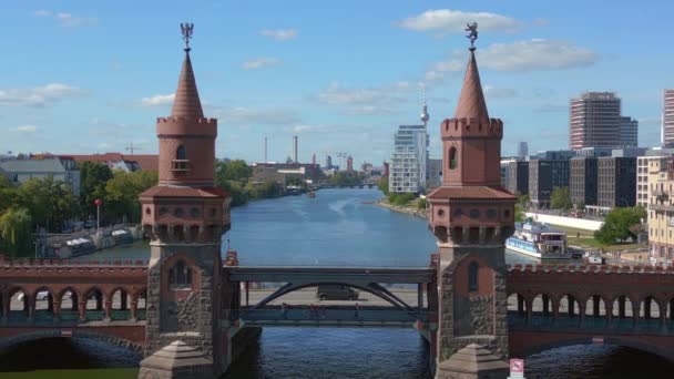 Berlin Oberbaum Ponte Rio Spree Leste Oeste Fronteira Alemã Drone — Vídeo de Stock