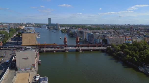 Berlin Oberbaum Puente Río Juerga Frontera Este Oeste Alemania Volar — Vídeo de stock