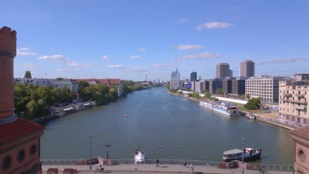 Berlin Oberbaum Most Rzeka Spree Wschodnioniemieckiej Granicy Przelot Nad Dronem — Wideo stockowe