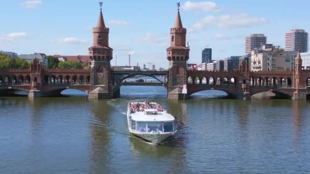 Berlin Oberbaum Bridge Folyó Kelet Nyugati Német Határ Panoráma Áttekintés — Stock videók