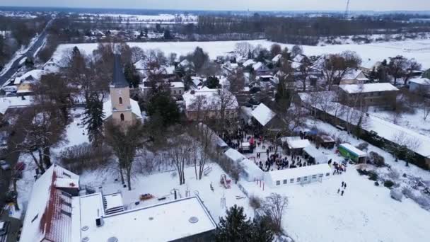 Świąteczny Targ Winter Snow Village Zachmurzone Niemcy Przesuń Drona — Wideo stockowe