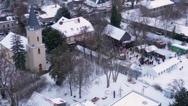 Kerstmarkt Winter Snow Village Bewolkt Duitsland Breed Baanoverzicht Drone Drone — Stockvideo