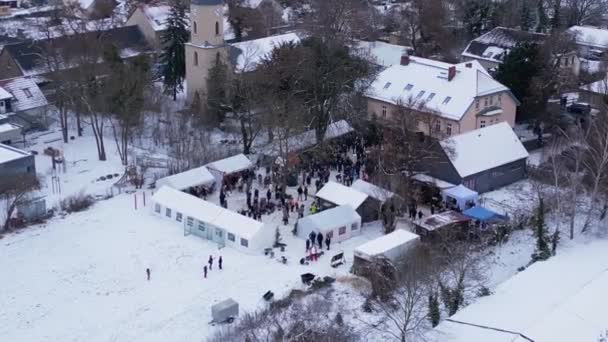 Weihnachtsmarkt Winterschneedorf Trübes Deutschland Drohnen Kamera Zeigt Drohnen Aufnahmen — Stockvideo