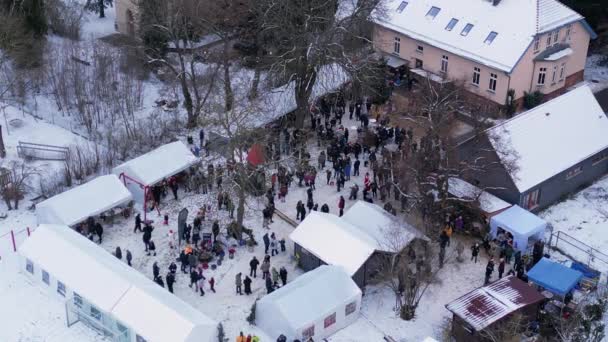 Mercatino Natale Winter Snow Village Nuvoloso Germania Drone Girato Filmato — Video Stock