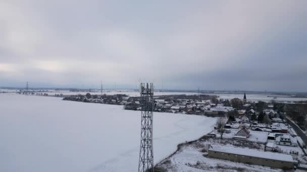 Torre Celular Móvil Mástil Teléfono Transmisión Nieve Invierno Drone Filmado — Vídeo de stock