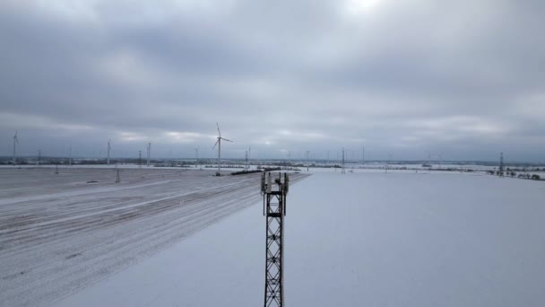 Torre Celular Móvil Mástil Teléfono Transmisión Nieve Invierno Dron Descendente — Vídeo de stock