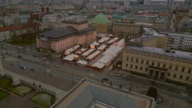  Berlin Kış Noel Pazarı Almanya. 4k sinematik çekim 