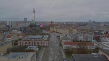  Berlin Kış Noel Pazarı Almanya. İHA 4k sinematik görüntüyü eğ 