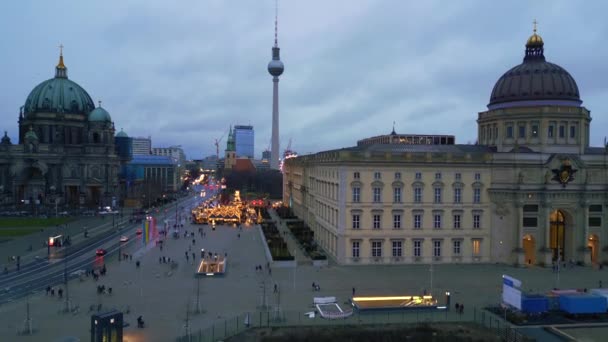 Berlin Pochmurny Winter City Palace Rynku Xmas Zstępujący Dron Materiał — Wideo stockowe