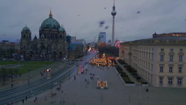 Berlin Molnigt Winter City Palace Xmas Marknaden Panorama Översikt Drönare — Stockvideo
