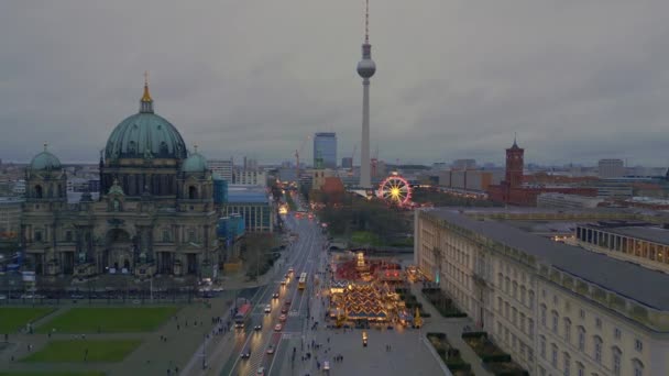 Berlin Pochmurny Winter City Palace Rynku Xmas Nagranie Przelotu Nad — Wideo stockowe