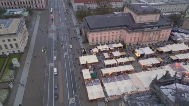 Berlijn Winterkerstmarkt Duitsland Kantelen Drone Filmische Beelden — Stockvideo