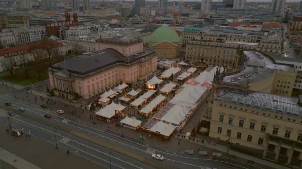 Berlijn Winterkerstmarkt Duitsland Panorama Baan Drone Filmische Beelden — Stockvideo