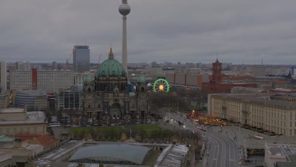 Berlino Mercatino Natale Invernale Germania Inclinare Verso Basso Drone Filmati — Video Stock
