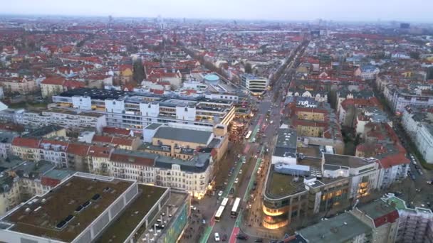 Weihnachtsmarkt Berlin Steglitz Überblick Über Die Weite Umlaufbahn Der Drohne — Stockvideo