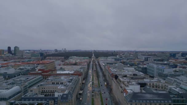 Berlin Winter Unter Den Linden Gate Inclinar Hacia Abajo Drone — Vídeo de stock