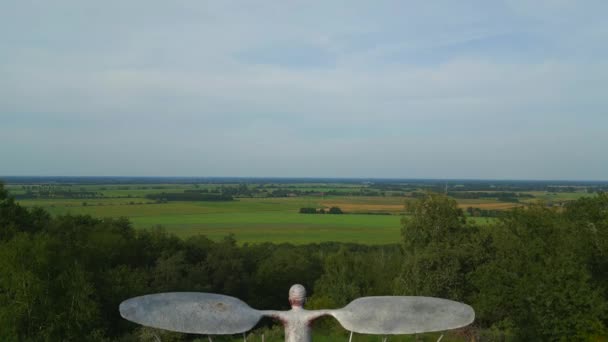 Lilienthal Monument Flying Hill Summer Germany Descending Drone Cinematic Footage — Stock Video