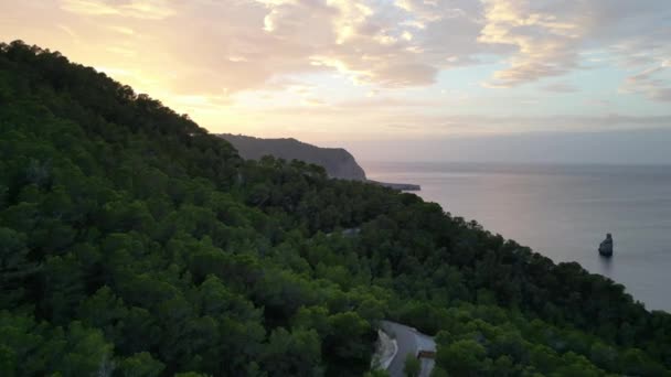 Mountain Sunset Färgglada Cloud Island Ibiza 2023 Högkvalitativ Nedgående Drönare — Stockvideo