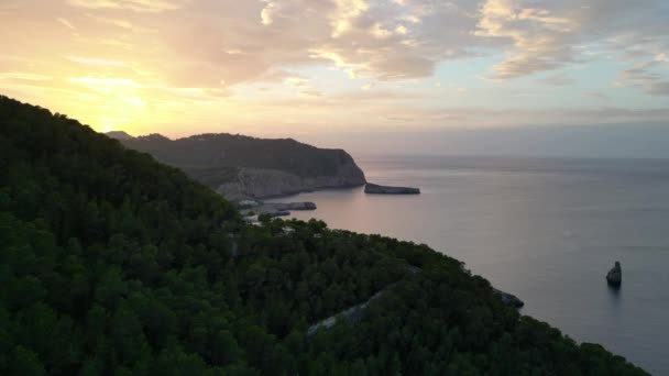 Mountain Sunset Färgglada Cloud Island Ibiza 2023 Flyga Omvänd Drönare — Stockvideo