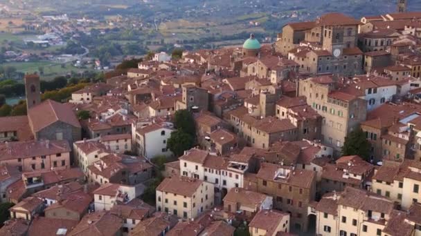 Oude Stad Italiaans Middeleeuws Heuveldorp Toscane Dalende Drone Filmische Beelden — Stockvideo