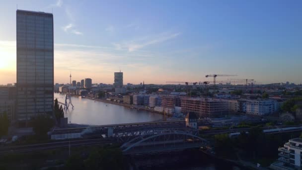 Treptower Park Tower City Berlin Alemania Día Verano Dron Descendente — Vídeos de Stock