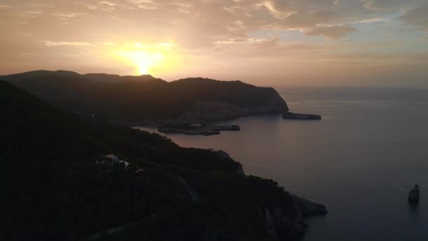 Mountain Sunset Färgglada Cloud Island Ibiza 2023 Fåglar Ögonvy Drönare — Stockvideo