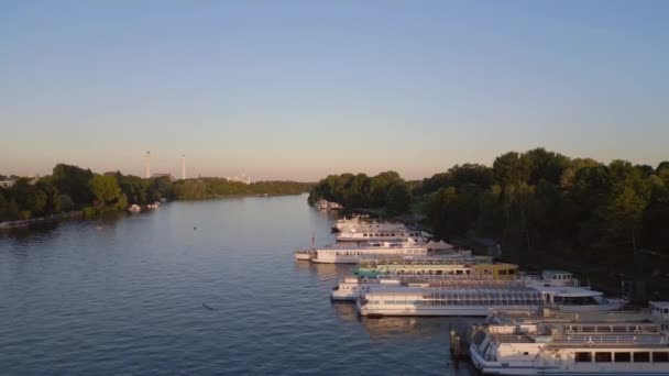 Treptower Park Tower City Berlin Alemania Día Verano Volar Dron — Vídeos de Stock
