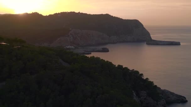 Mountain Sunset Kleurrijke Cloud Island Ibiza 2023 Stijgende Drone Hoge — Stockvideo