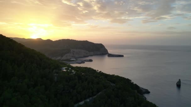 Mountain Sunset Färgglada Cloud Island Ibiza 2023 Högkvalitativ Nedgående Drönare — Stockvideo