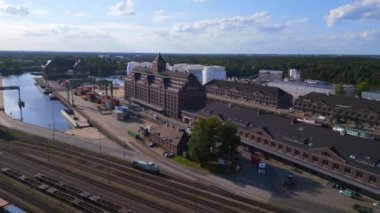 Westhafen Berlin Endüstrisi şehir limanı. İHA. Dolly sağ İHA Yüksek kalite 4K görüntü