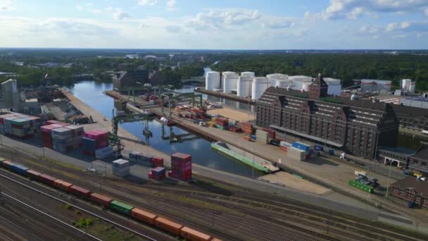 ウェストハーフェンベルリン工業港 ドローン アセンディングドローン高品質4K映像 — ストック動画