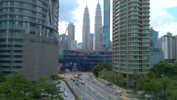 City Petronas Ikertornyok Felhőkarcoló Nap Ereszkedő Drón Kiváló Minőségű Felvételek — Stock videók