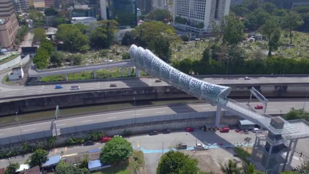 Puente Moderno Kuala Lumpur Rascacielos Ciudad Sobrevuelo Sobrevuelo Drone Imágenes — Vídeos de Stock