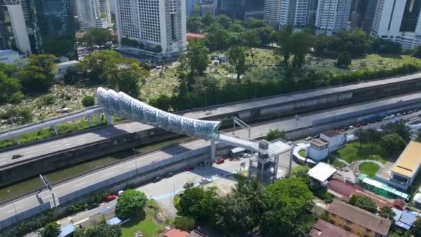 Puente Moderno Kuala Lumpur Rascacielos Ciudad Drone Filmó Desde Arriba — Vídeos de Stock