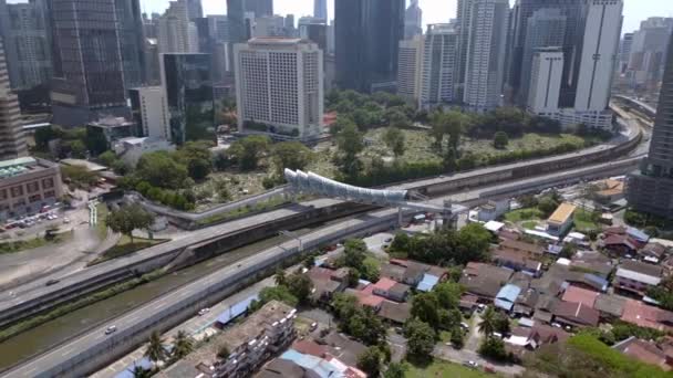 Puente Moderno Kuala Lumpur Rascacielos Ciudad Amplio Dron Visión General — Vídeos de Stock