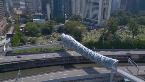 Moderne Brücke Kuala Lumpur City Wolkenkratzer Rückwärtsdrohne Fliegen Hochwertiges Filmmaterial — Stockvideo