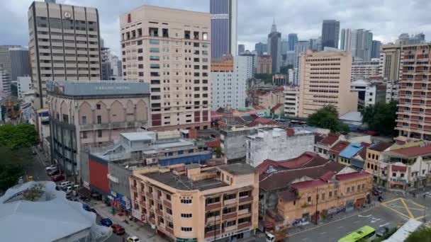 Kuala Lumpur Chinatown Street Hindu Sri Maha Mariamman Tempio Sorvolare — Video Stock