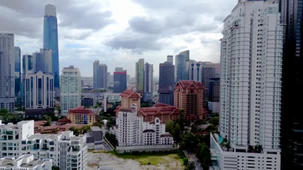 Pénzügyi Negyed Kuala Lumpur Felhőkarcoló Fordított Drónt Vezetni Kiváló Minőségű — Stock videók