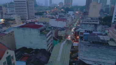 KL Kuala Lumpur Çin Mahallesi Petaling Sokağı. Sağ İHA 'ya dön. Yüksek kalite 4k görüntü