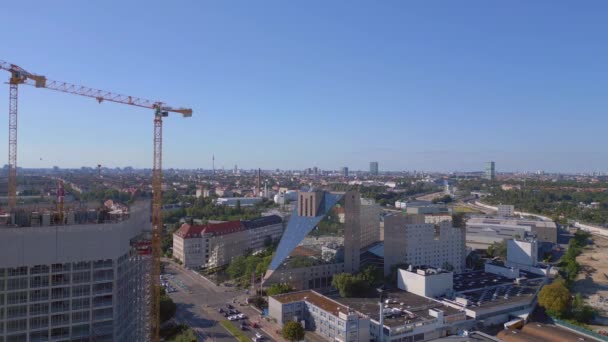 Grattacielo Dell Hotel Durante Costruzione Berlino Rotazione Drone Sinistro Filmati — Video Stock