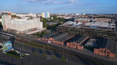 Velodrom Landsberger Allee Berlin Binası. Üstten kumandalı hava aracı. Yüksek kalite 4k görüntü