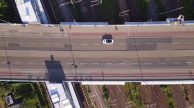 Berlin Köprüsü S-Bahn Demiryolu Yazı. Hız rampası hiperlapse hareket hızı zaman aşımı. Yüksek kalite 4k görüntü